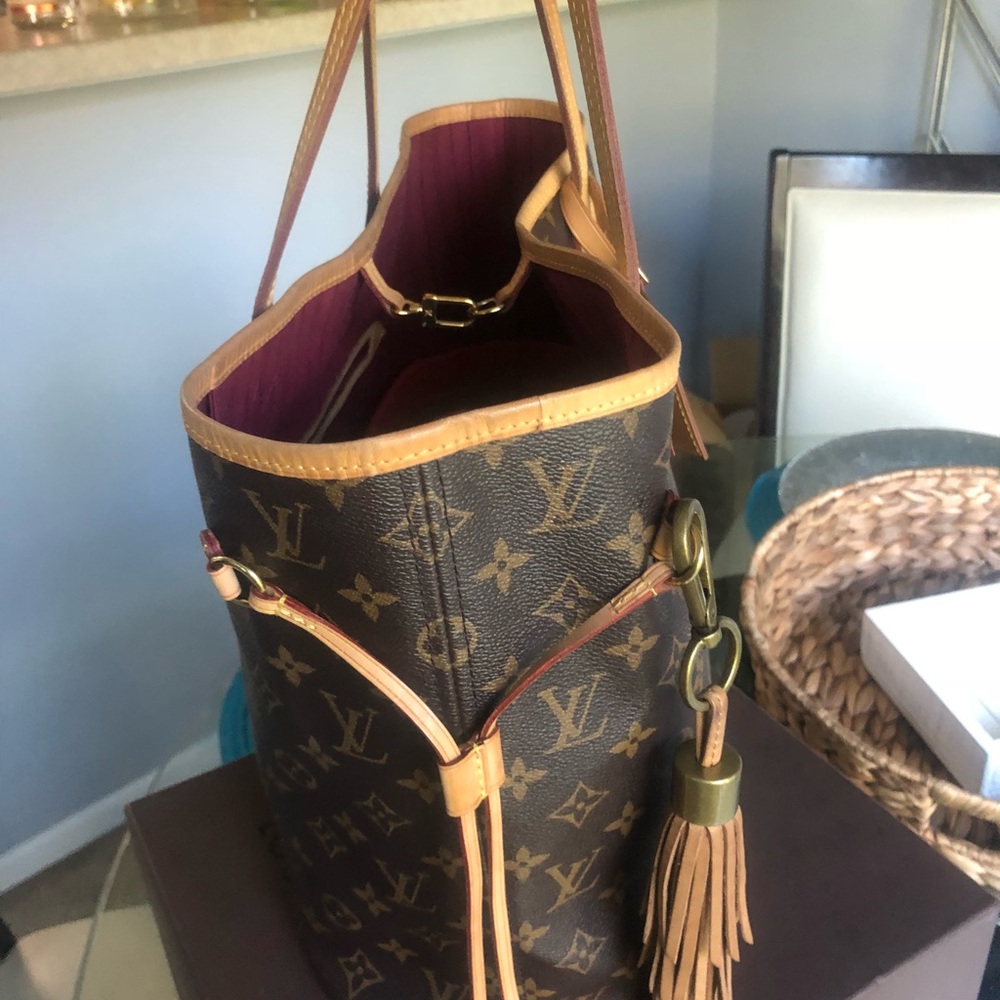 Louis Vuitton neverfull MM RED !! HOLD !! - Picture 8 of 8